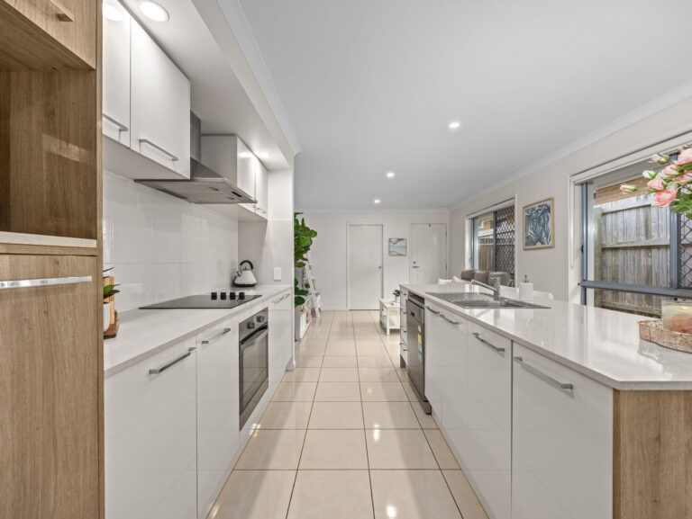 2/37 Lillypilly Drive, Ripley, QLD 4306