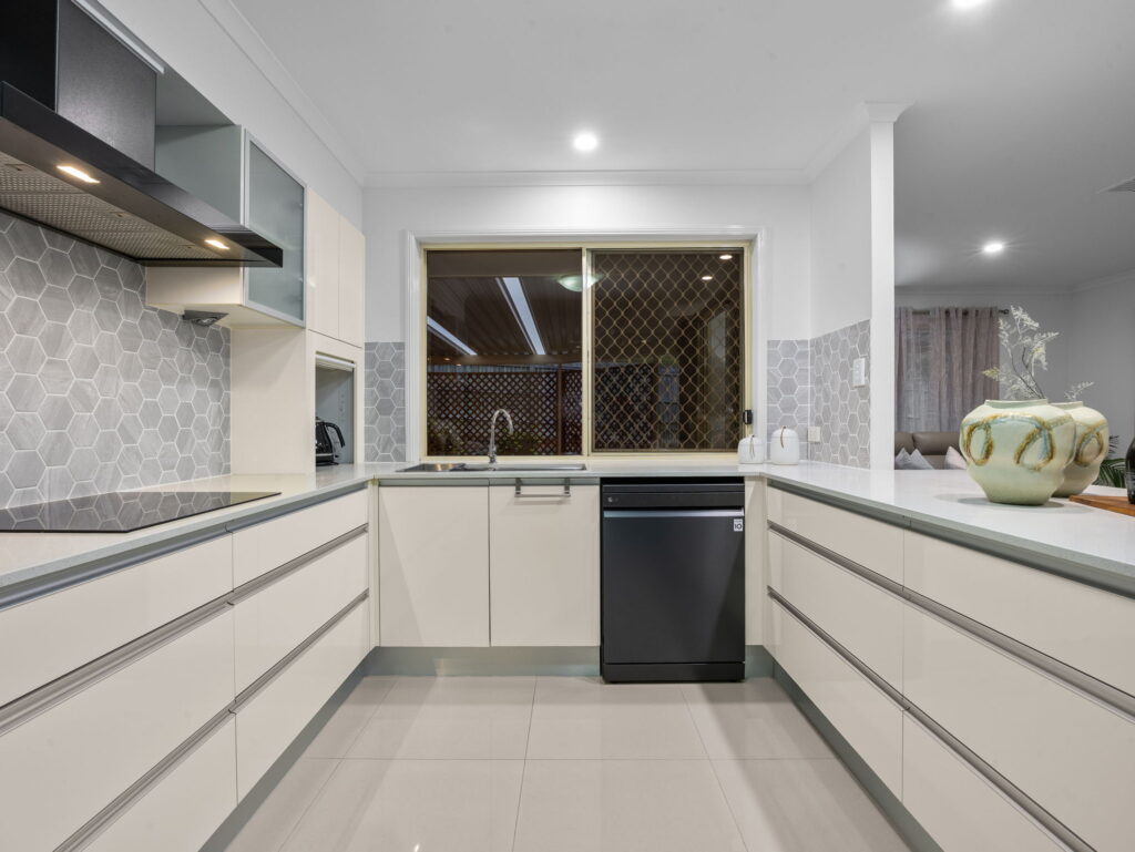 35 Carissa Street, Sinnamon Park, QLD 4073
