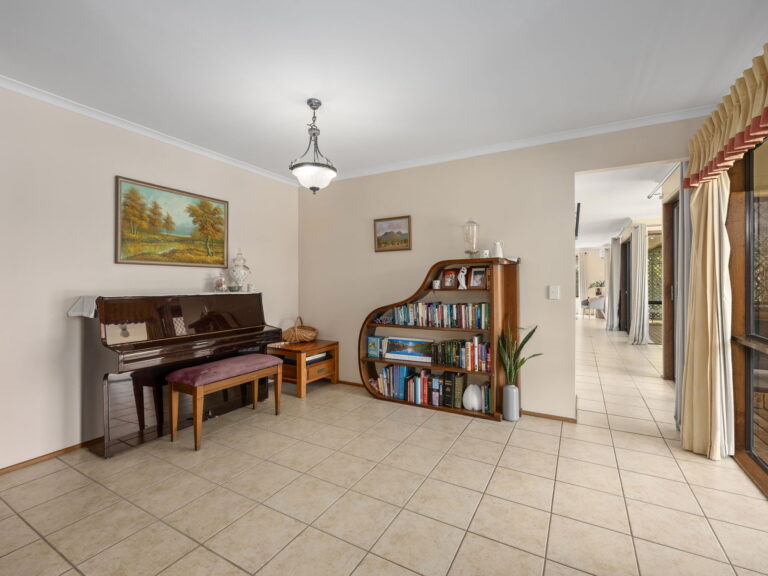 40 Islandview Street, Barellan Point, QLD 4306