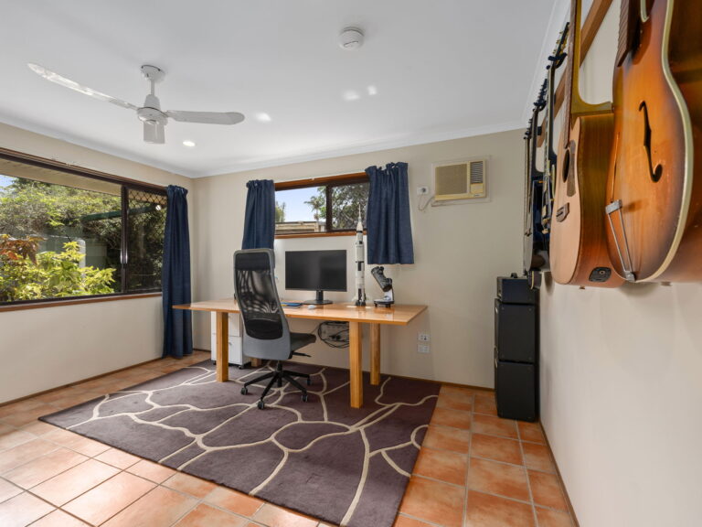 40 Islandview Street, Barellan Point, QLD 4306