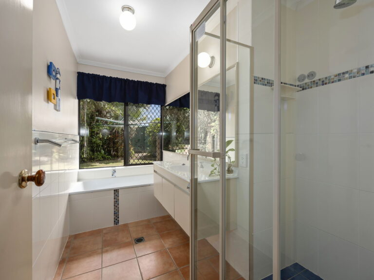 40 Islandview Street, Barellan Point, QLD 4306