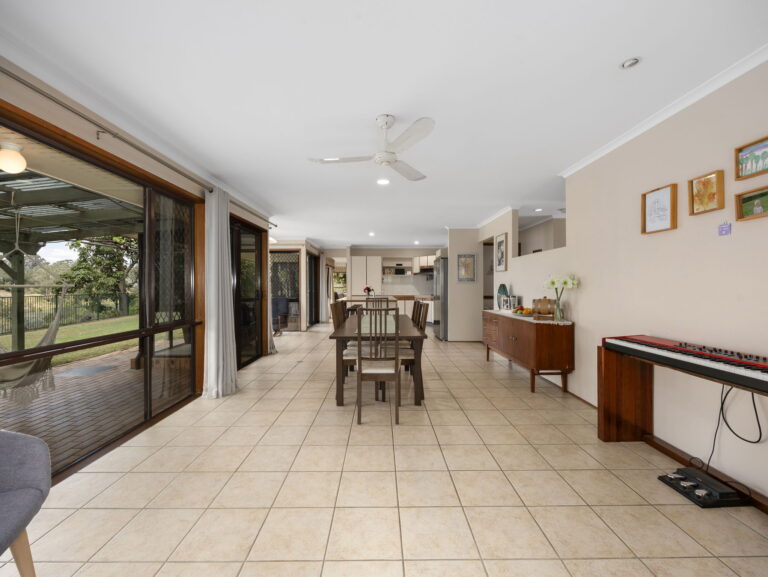40 Islandview Street, Barellan Point, QLD 4306