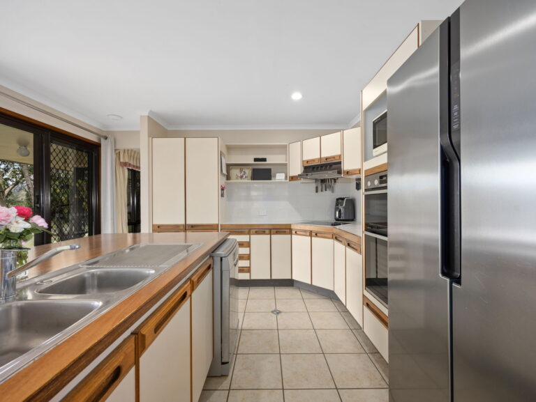 40 Islandview Street, Barellan Point, QLD 4306