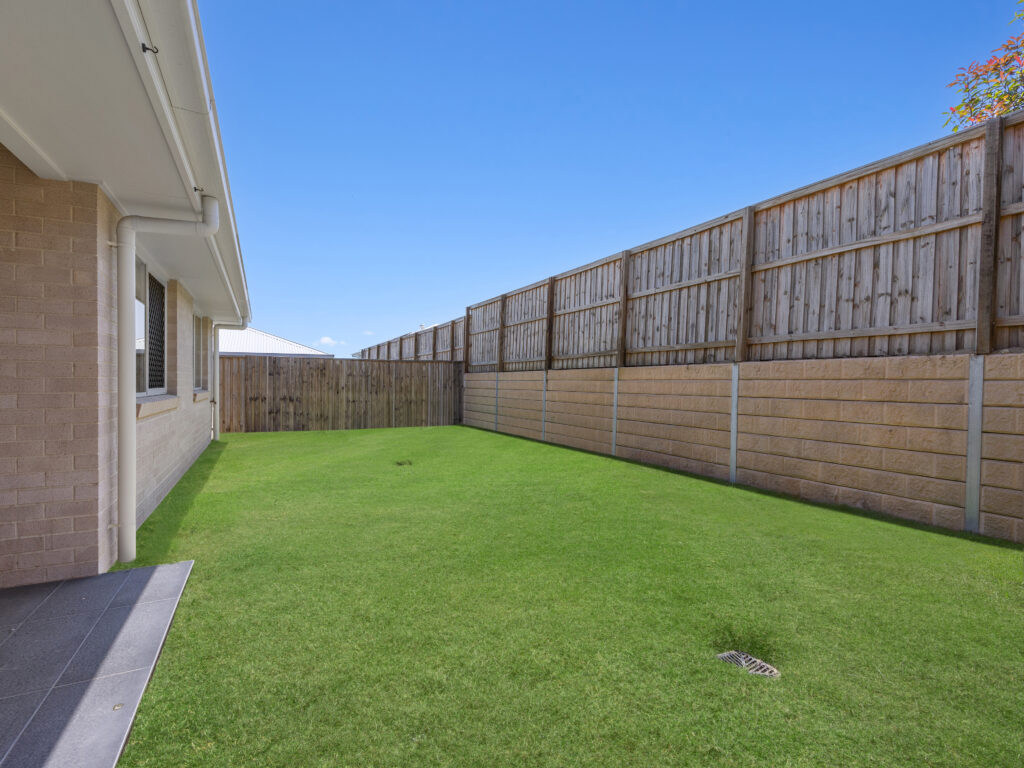 6 Loggers Court, White Rock, QLD 4306