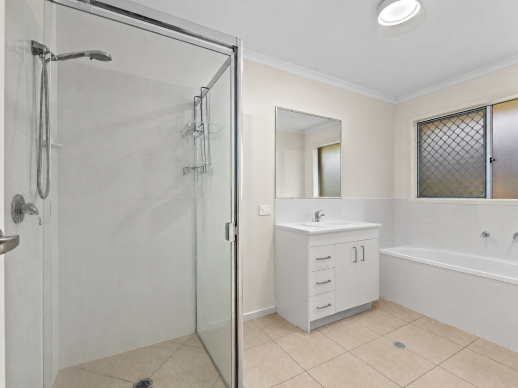 15 Morris Crescent, Bellbird Park, QLD 4300